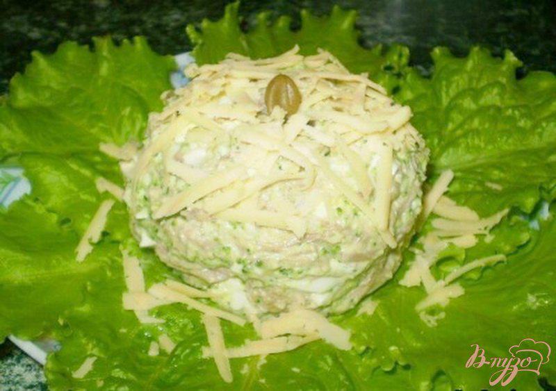 Фото приготовление рецепта: Салат мясной с каперсами и брокколи шаг №5