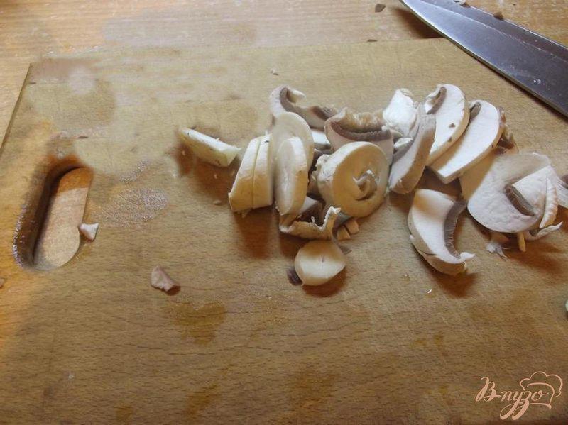 Фото приготовление рецепта: Куриная грудка фаршированная грибами шаг №2