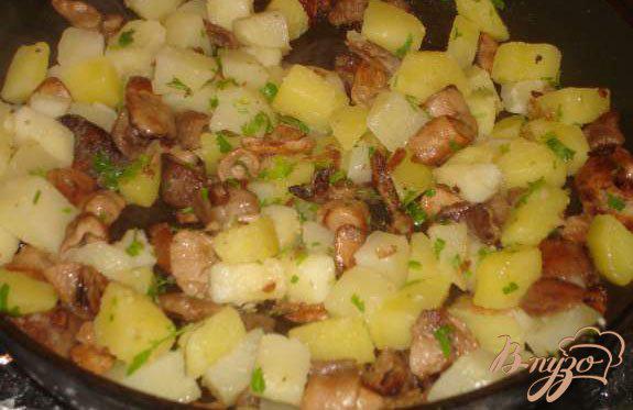 Фото приготовление рецепта: Сыроежки с картошкой шаг №5