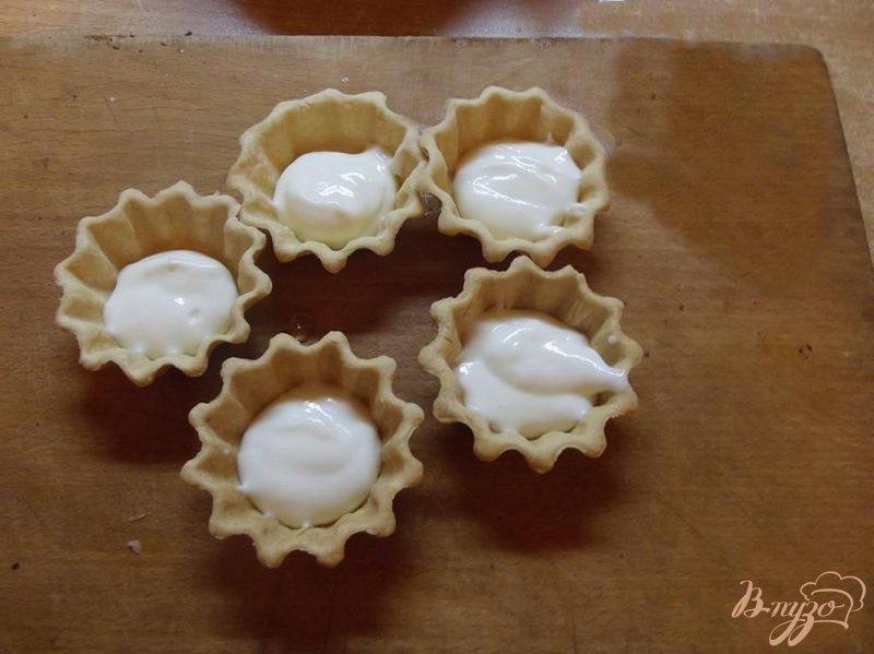 Фото приготовление рецепта: Тарталетки десертные со сливой шаг №2