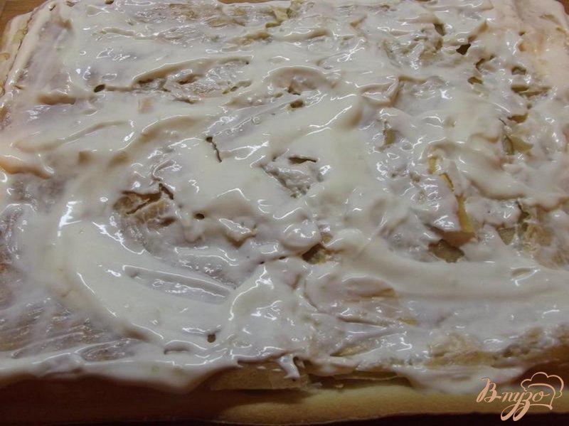 Фото приготовление рецепта: Грибной пирог с сыром шаг №5