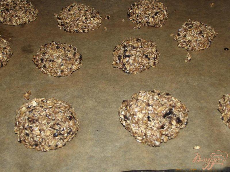 Фото приготовление рецепта: Овсяное печенье с черничным вареньем шаг №5