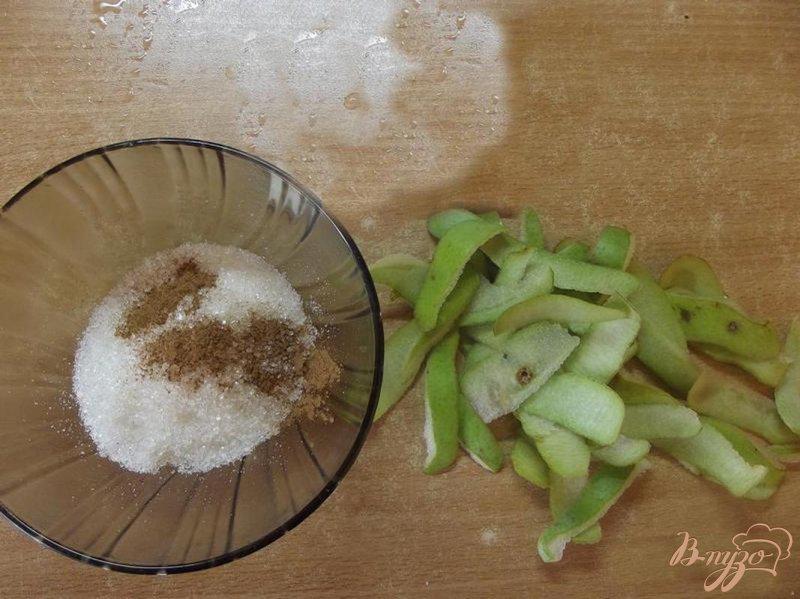 Фото приготовление рецепта: Карамелизированные фруктовые шкурки шаг №1