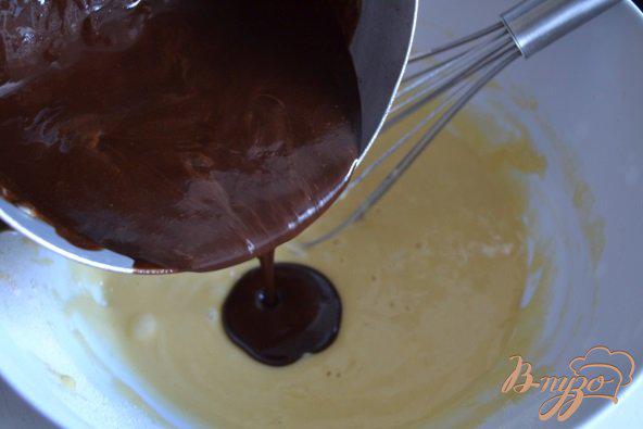 Фото приготовление рецепта: Шоколадный пирог с рисом и цукатами шаг №3