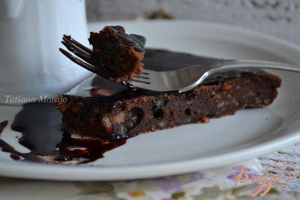 Фото приготовление рецепта: Шоколадный пирог с рисом и цукатами шаг №7