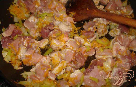 Фото приготовление рецепта: Свинина, тушеная с фасолью по рецепту сайта компании «Винзер» шаг №3