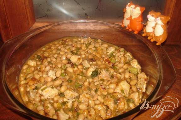 Фото приготовление рецепта: Свинина, тушеная с фасолью по рецепту сайта компании «Винзер» шаг №4