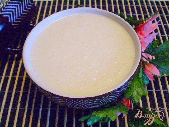 Фото приготовление рецепта: Банановый йогурт с медом шаг №4