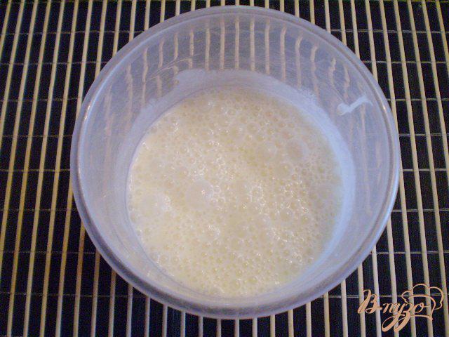 Фото приготовление рецепта: Банановый йогурт с медом шаг №3