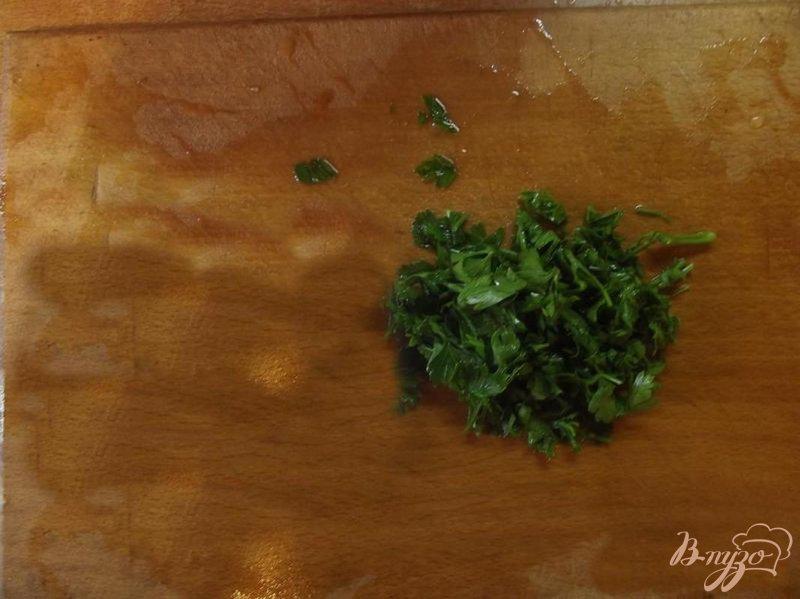 Фото приготовление рецепта: Салат с кинзой шаг №3