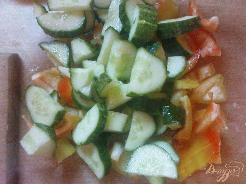 Фото приготовление рецепта: Овощной салат с чесноком шаг №2