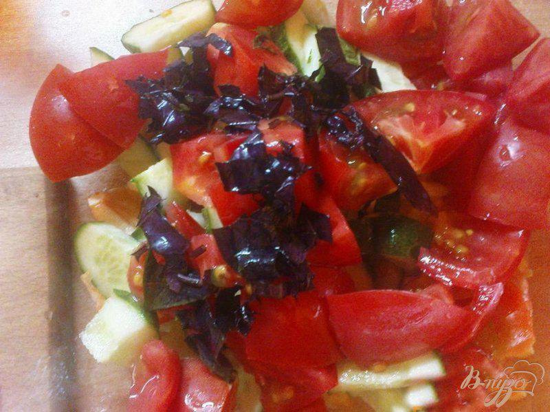 Фото приготовление рецепта: Овощной салат с чесноком шаг №3