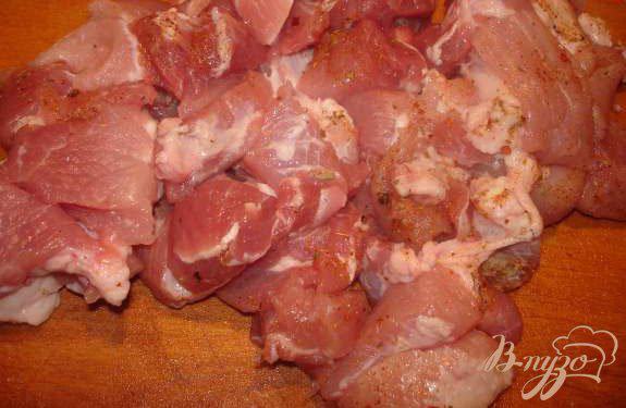 Фото приготовление рецепта: Мясо под капустным листом шаг №1