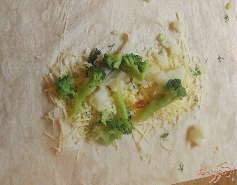 Фото приготовление рецепта: Лаваш с овощами и сыром шаг №8