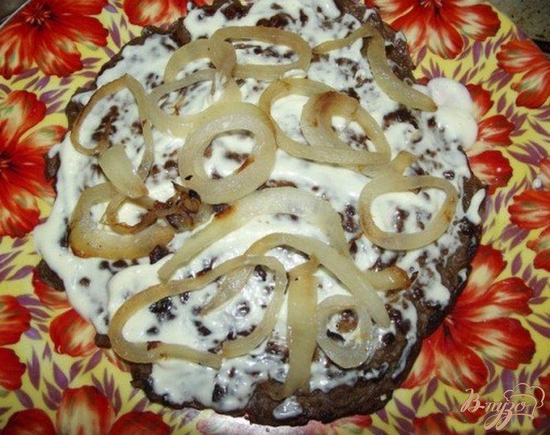Фото приготовление рецепта: Печеночный торт с плавленым сырком шаг №5