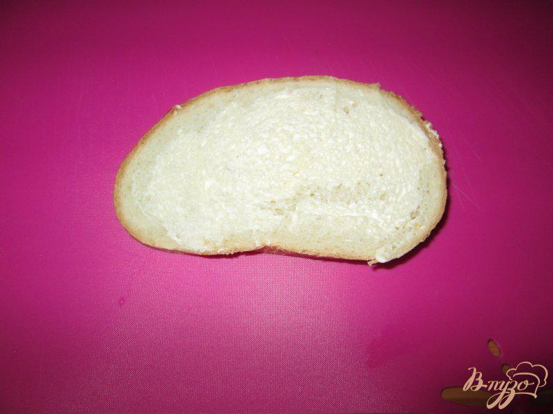 Фото приготовление рецепта: Горячий бутерброд по-итальянски шаг №2