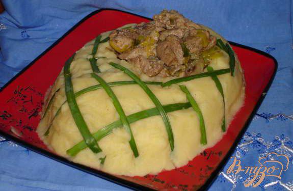 Фото приготовление рецепта: Картофельный башмак с имбирным мясом шаг №6