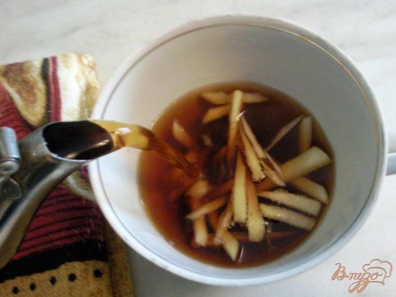 Фото приготовление рецепта: Чай с яблоком и корицей шаг №2