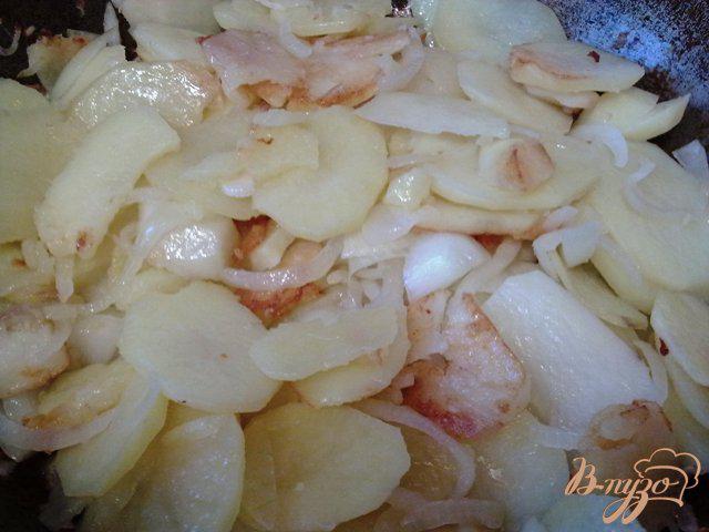 Фото приготовление рецепта: Жаренный картофель шаг №6