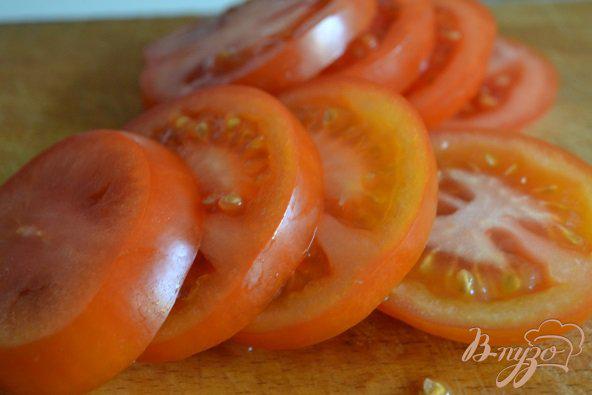Фото приготовление рецепта: Закуска из томатов и маринованной моркови шаг №2