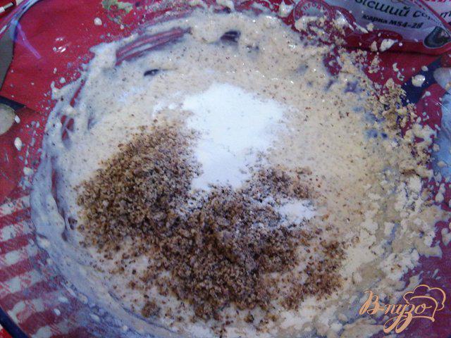 Фото приготовление рецепта: Ореховый кекс с тыквенной начинокй шаг №8