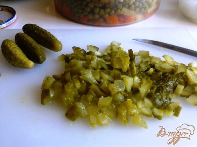 Фото приготовление рецепта: Салат овощной с колбасой шаг №3