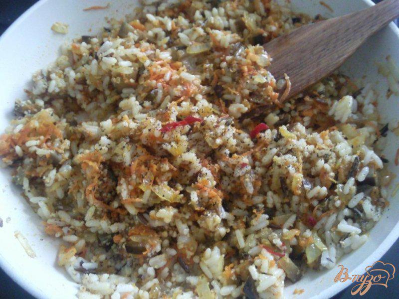 Фото приготовление рецепта: Гарнир из риса и овощей шаг №3