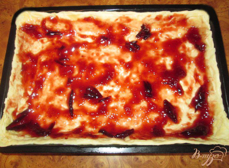 Фото приготовление рецепта: Пирог с клюквой и черникой шаг №3