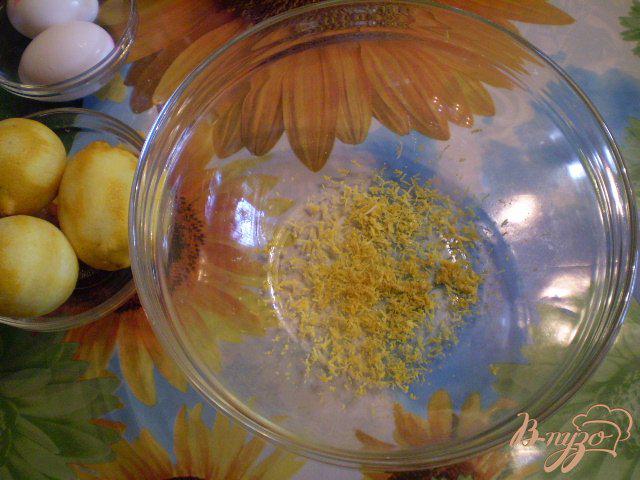 Фото приготовление рецепта: Лимонный пирог шаг №2