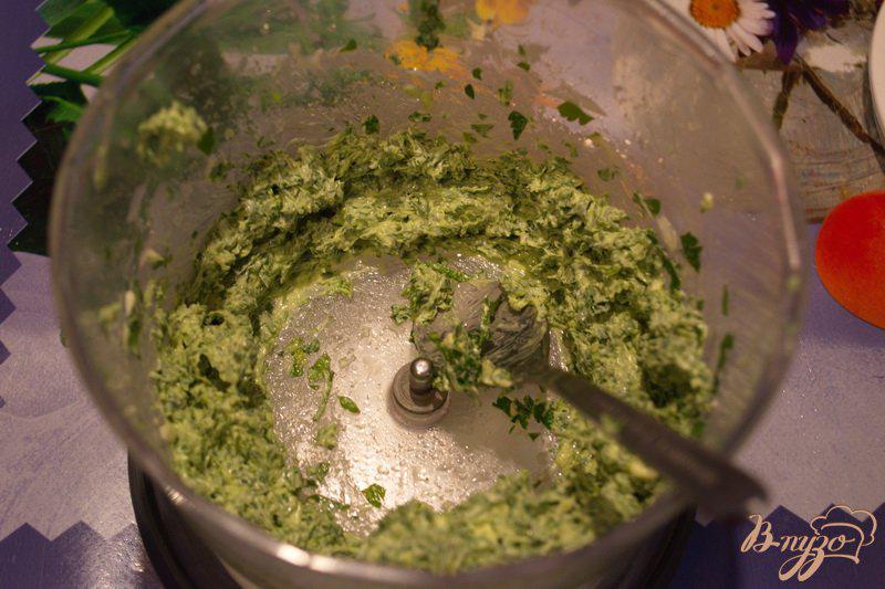 Фото приготовление рецепта: Гренки с сыром и зеленью шаг №2
