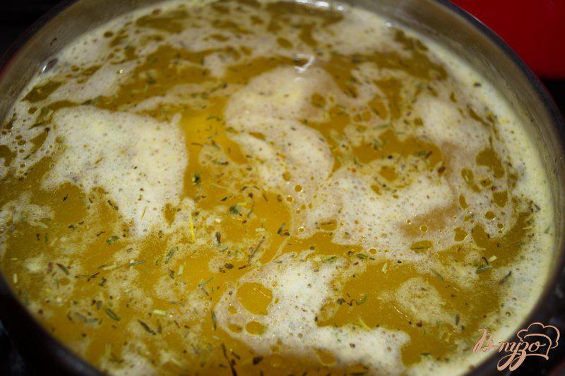 Фото приготовление рецепта: Картофельный суп-пюре с курицей и зеленью шаг №2