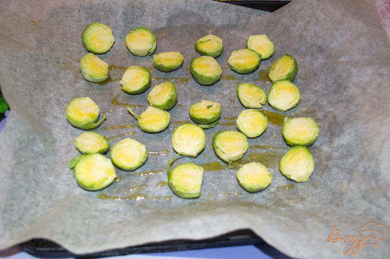 Фото приготовление рецепта: Канапе из брюссельской капусты с беконом шаг №2