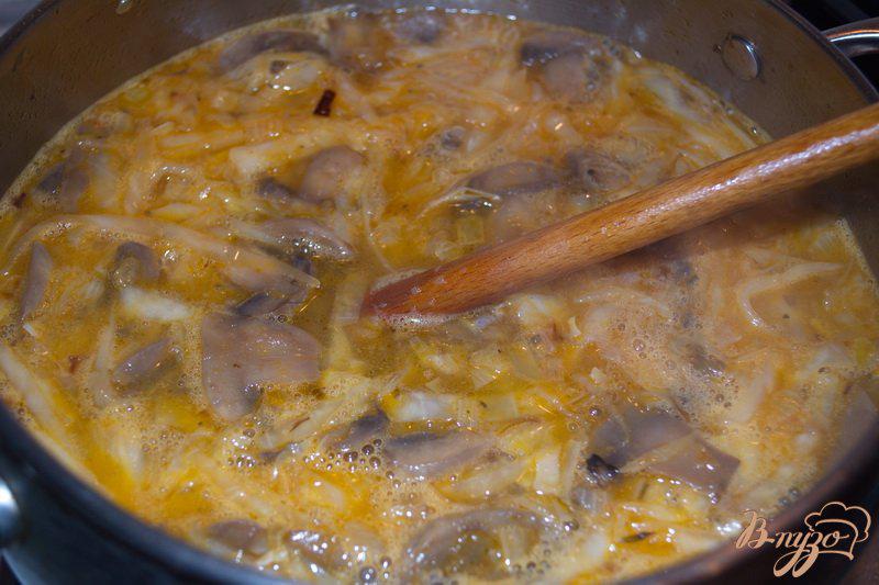 Фото приготовление рецепта: Солянка грибная без картошки шаг №9