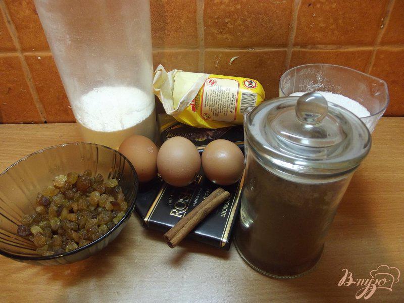 Фото приготовление рецепта: Шоколадные брауни с изюмом шаг №1