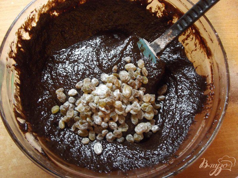Фото приготовление рецепта: Шоколадные брауни с изюмом шаг №10