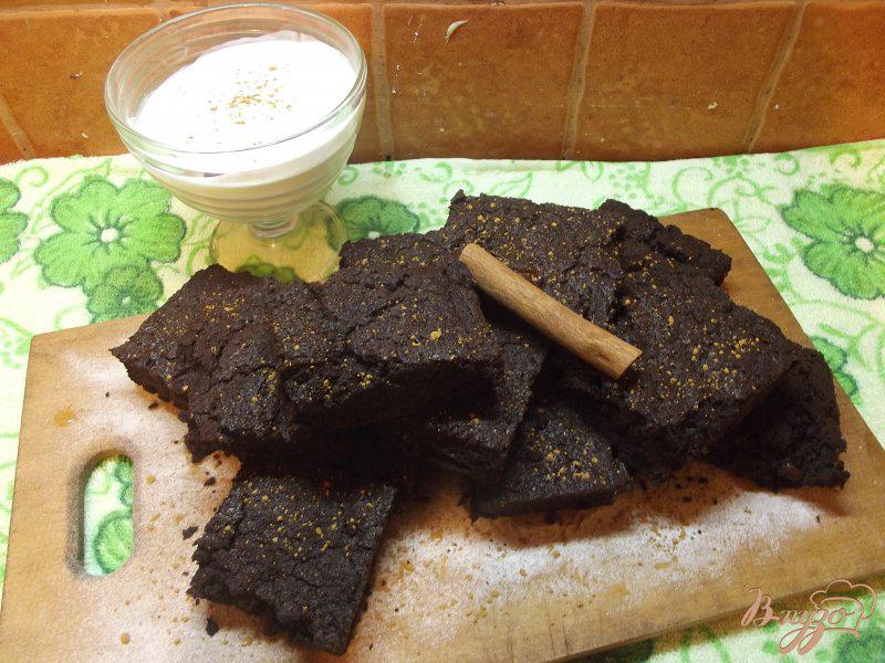 Фото приготовление рецепта: Шоколадные брауни с изюмом шаг №12