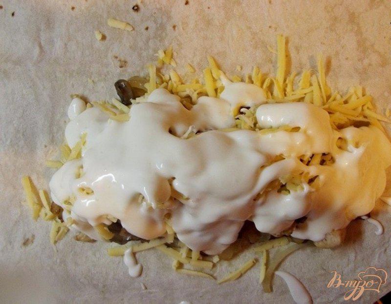 Фото приготовление рецепта: Куриная шаурма с картофелем и грибами шаг №9