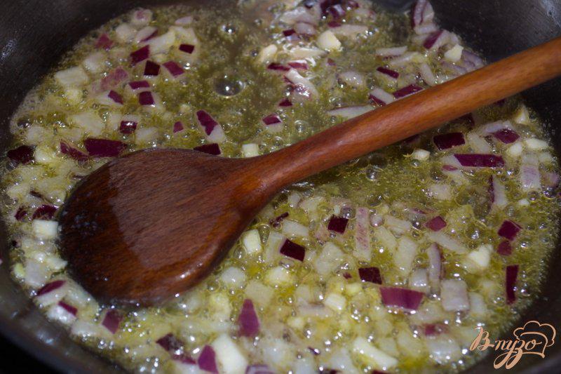 Фото приготовление рецепта: Паста в томатном соусе шаг №3