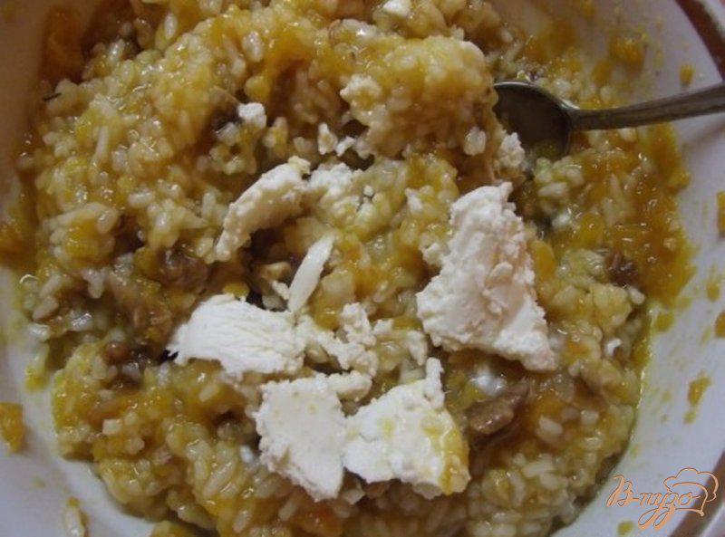 Фото приготовление рецепта: Медовый рис с тыквой и орехами шаг №6