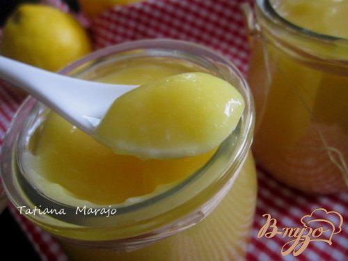 Фото приготовление рецепта: Десерт с кремом из авокадо и лимонным курдом шаг №1