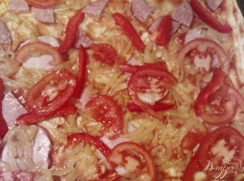 Фото приготовление рецепта: Пицца с плавленым сырком шаг №5