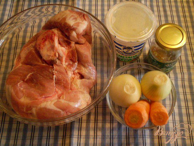 Фото приготовление рецепта: Свинина со сметаной и горчицей с овощами шаг №1