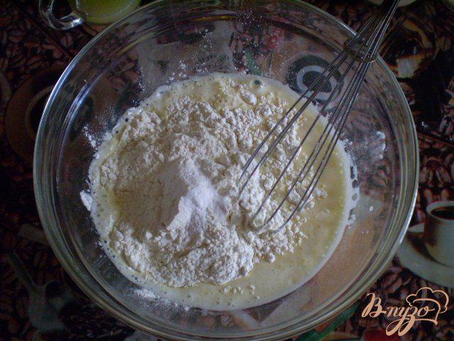 Фото приготовление рецепта: Оладьи молочные с лимоном шаг №4