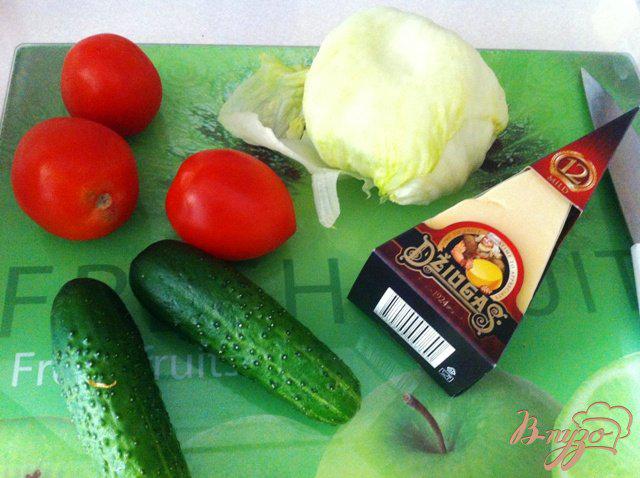 Фото приготовление рецепта: Овощной салат с сыром Джугос шаг №1