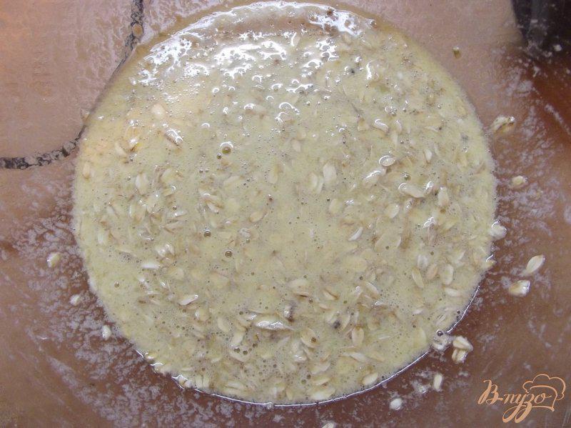 Фото приготовление рецепта: Овсяный пирог с имбирем и сухофруктами шаг №5