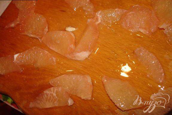 Фото приготовление рецепта: Заливное из курицы с грейпфрутом шаг №2