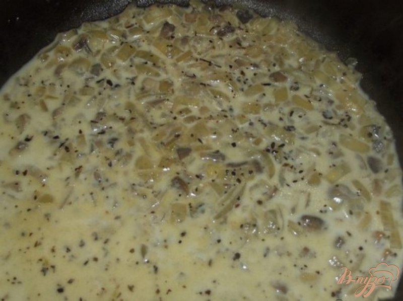 Фото приготовление рецепта: Гречка под луково-грибным соусом шаг №8
