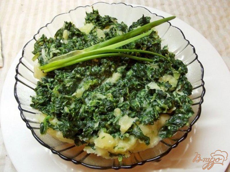 Фото приготовление рецепта: Картофель с листовой зеленью шаг №8