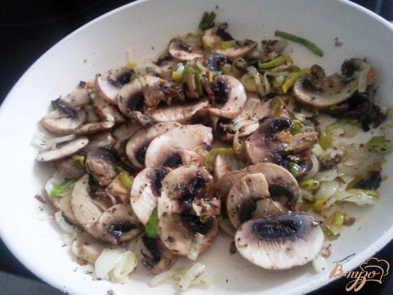 Фото приготовление рецепта: Рис с грибами под сыром шаг №2