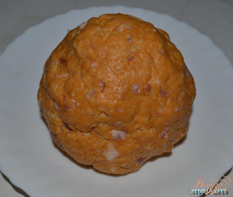 Фото приготовление рецепта: Сырное печенье с беконом шаг №4